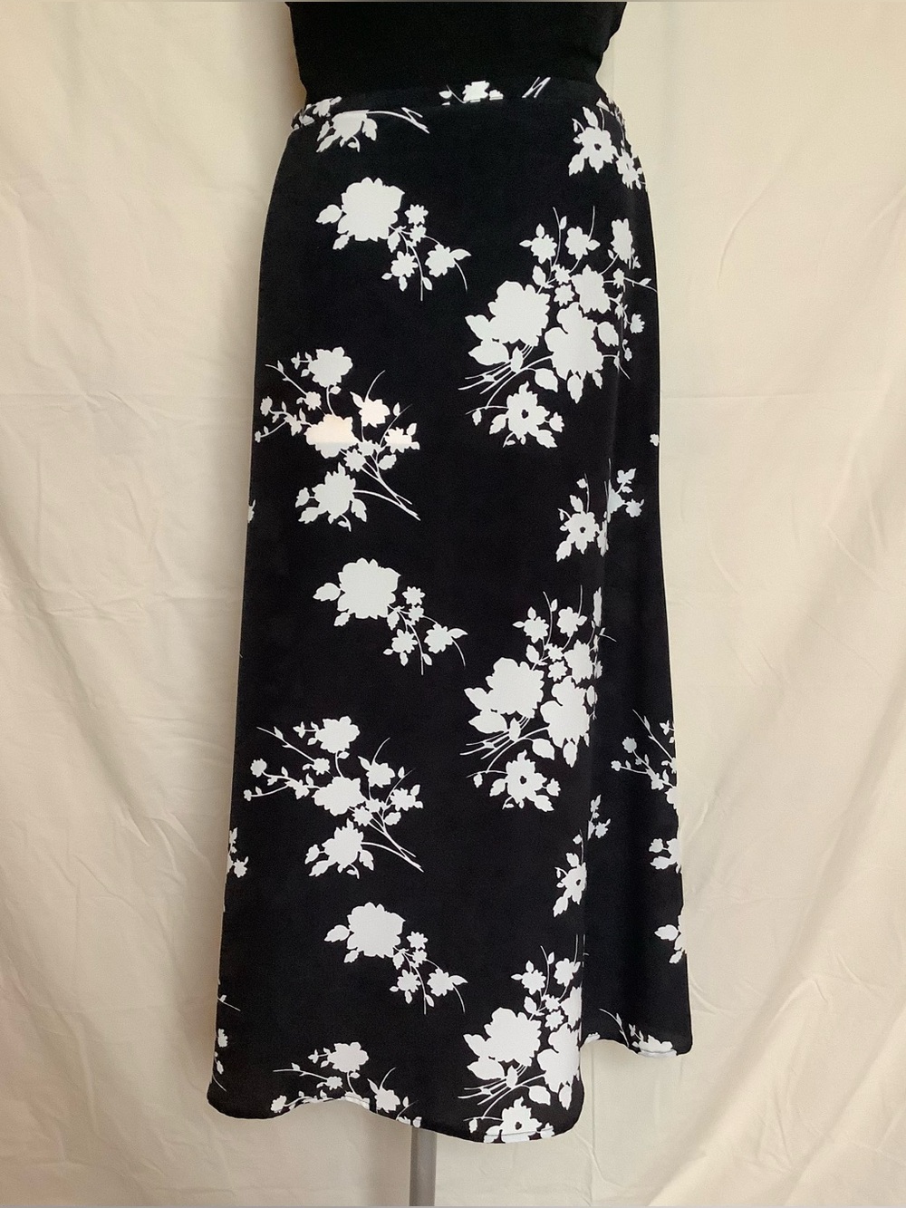 Notations Clothing Company Maxi Skirt-Black with White Flowers-Lightweight-M